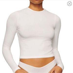 Skims crewneck long sleeve tshirt in Marble